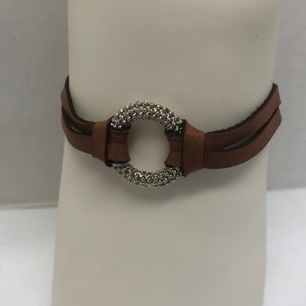 Handcrafted leather and metal bracelet